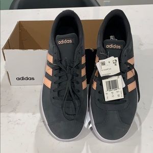 Never worn Adidas VL Court 2.0 Women’s